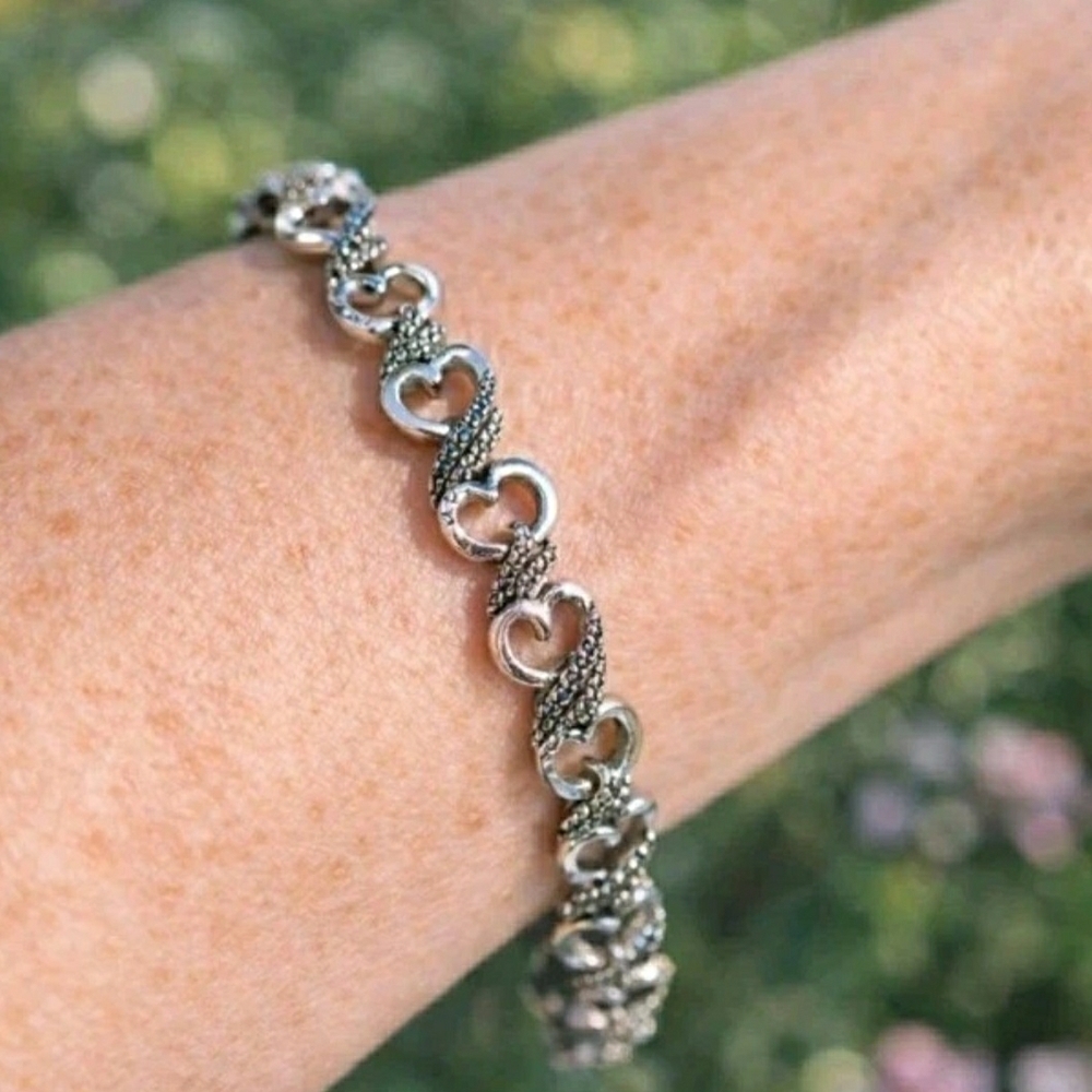 Chic Sterling Silver Diamond Heart Link Bracelet 6.75" 12.4g